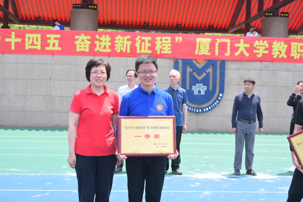 凝心聚力谱新篇，后勤健儿展风采——庆祝后勤集团在校教职工趣味运动会中再创佳绩