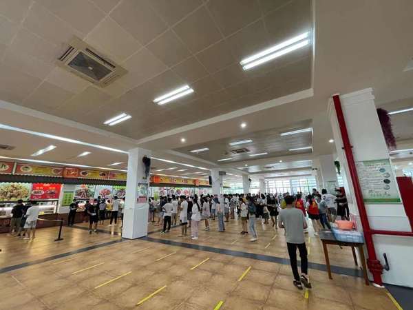 校内各餐厅取消堂食井然有序