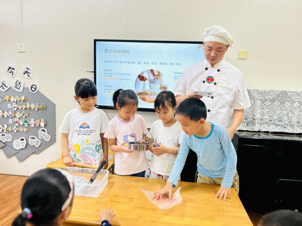 劳动润心，实践育人 ——饮食服务中心烘焙课走进厦门大学幼儿园